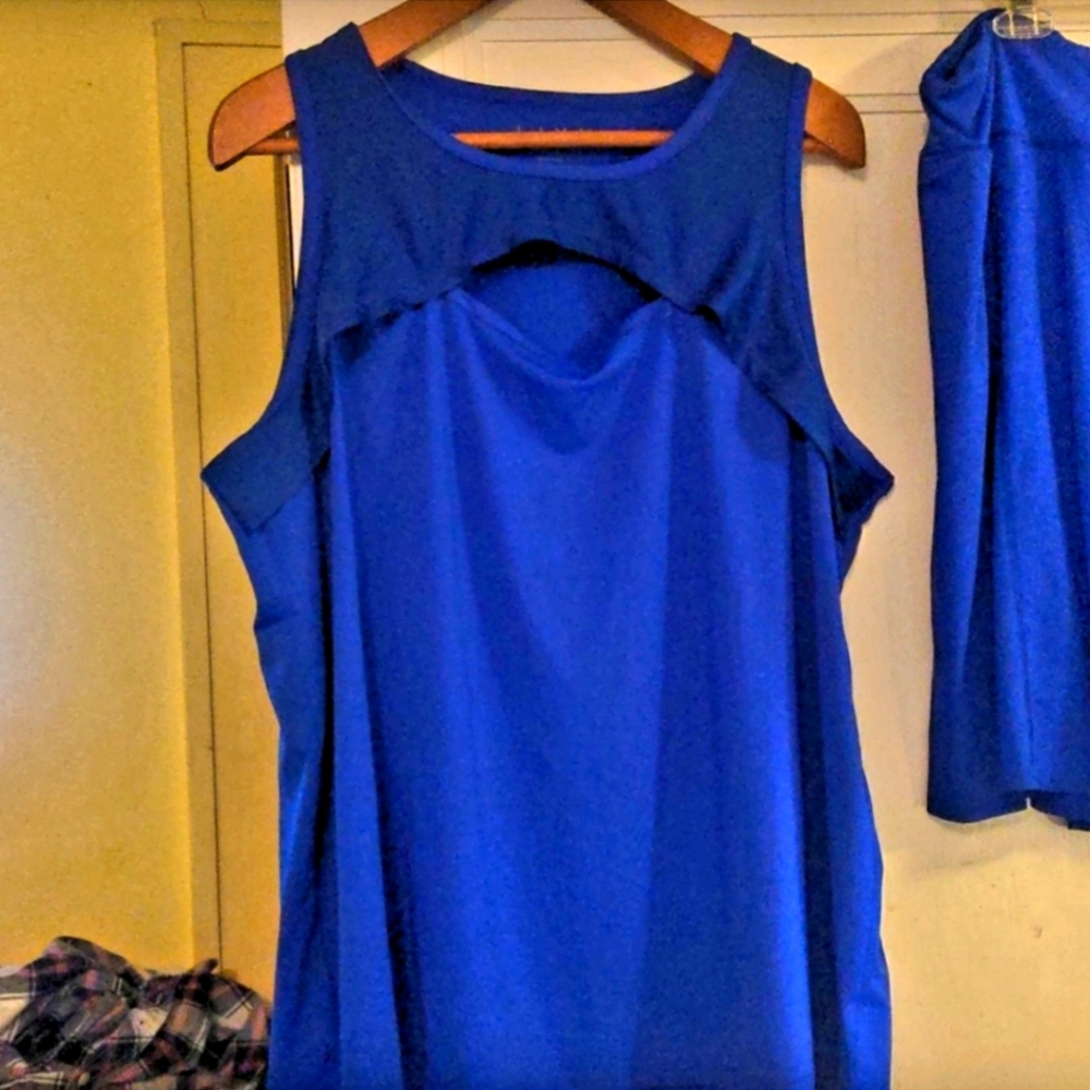 LIVI Wicking Cut-Out Detail Tank